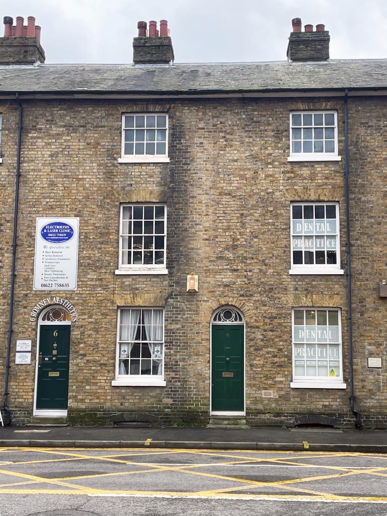 Lot: 34 - VACANT OFFICE BUILDING WITH PARKING - External view from Romney Place